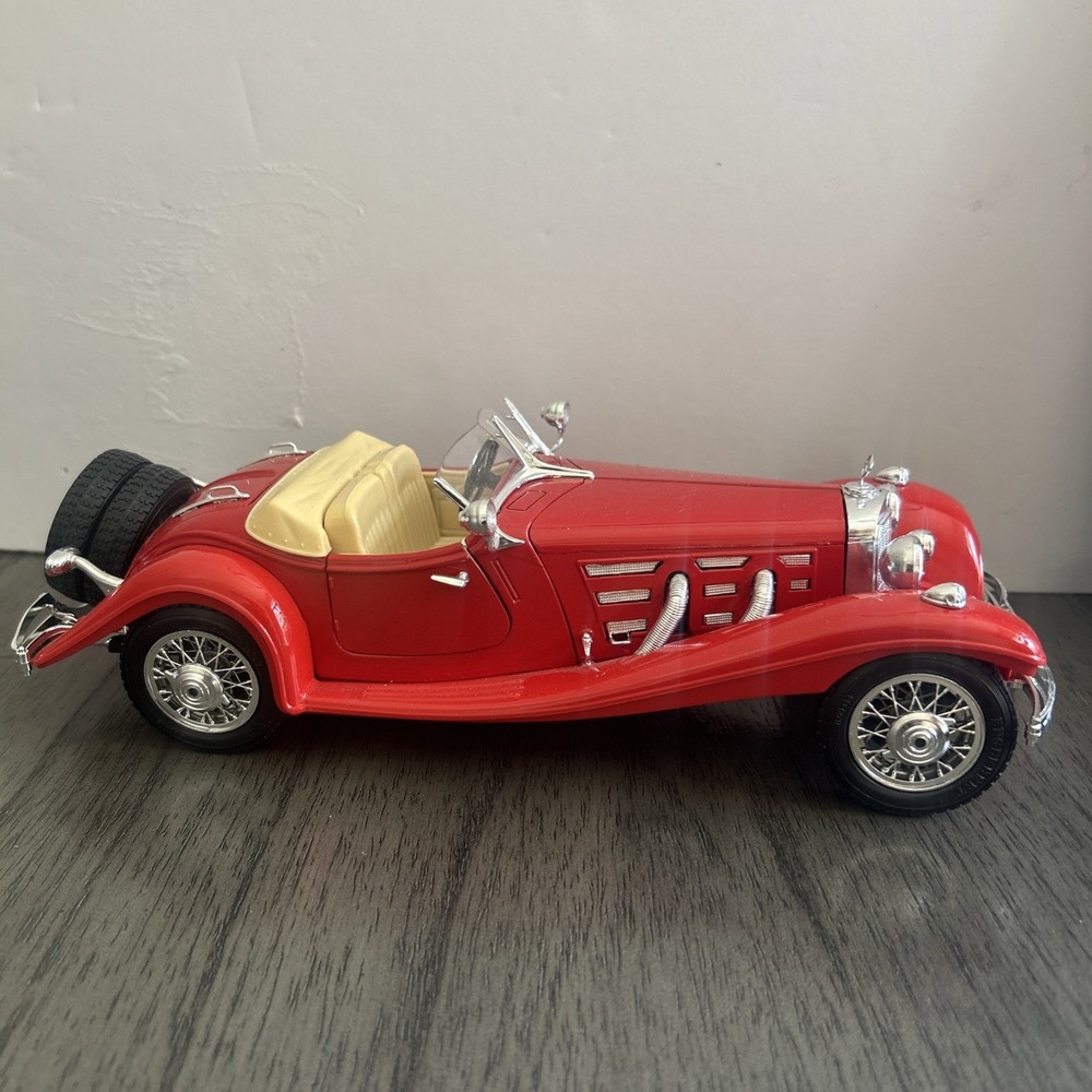 Vintage  1936 Mercedes Benz 500K Roadster Red Bburago 1:20 Scale